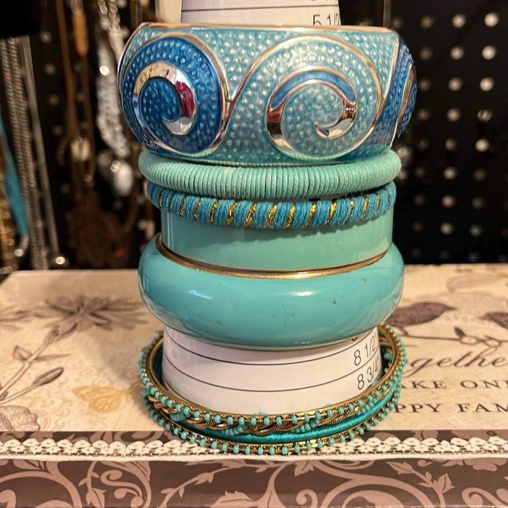 Shades of blue green bracelet lot, 9 pieces total - Picture 11 of 11